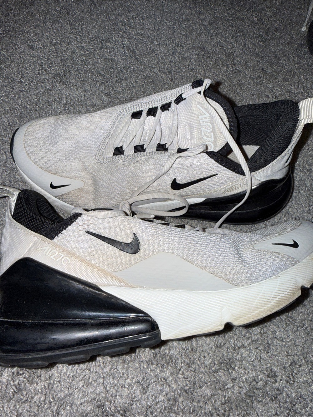 Nike Women’s Air Max 270 in White and Black - Picture 5 of 5